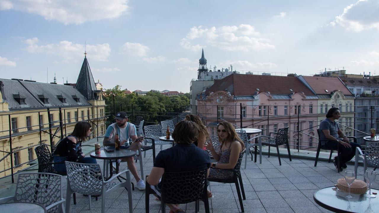 The Clock Inn Прага Екстериор снимка